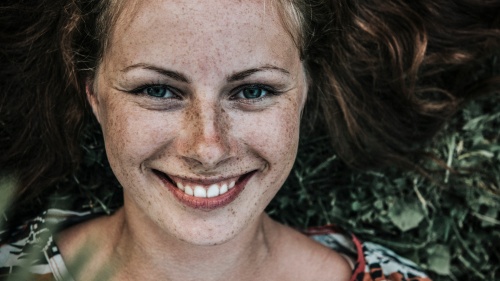 Upclose photo of a young woman face.