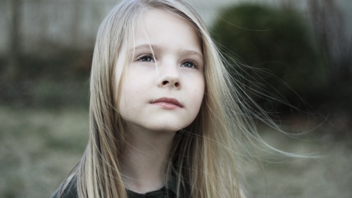 A young girl looking up.