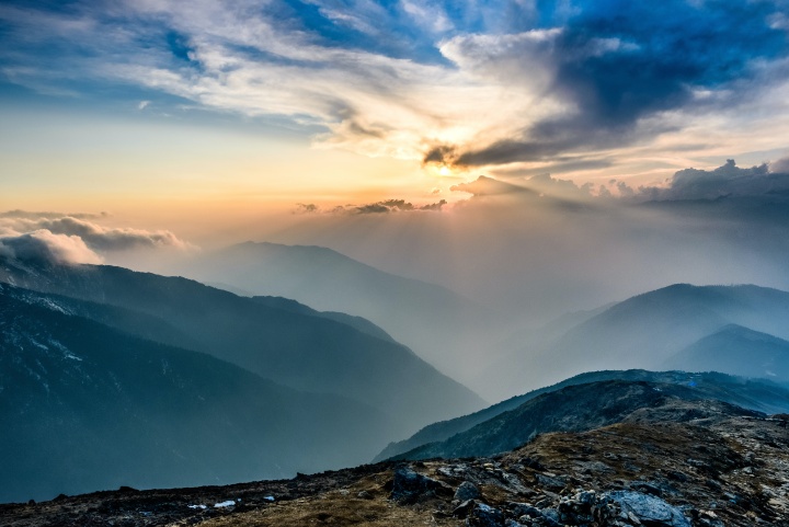 Sunrays coming through clouds.