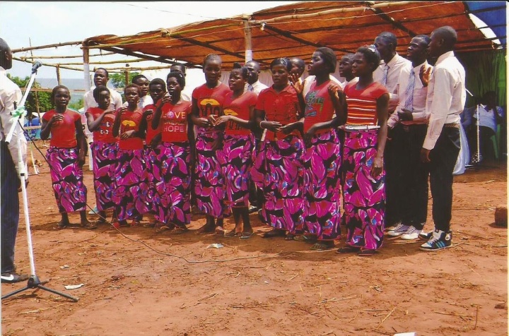 Young members of the Church in Angola sing special music at the Feast of Tabernacles in Luanda. 